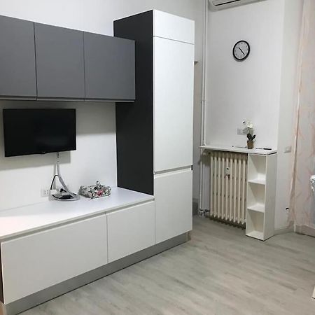 Appartamento In Zona Bocconi Milão Exterior foto