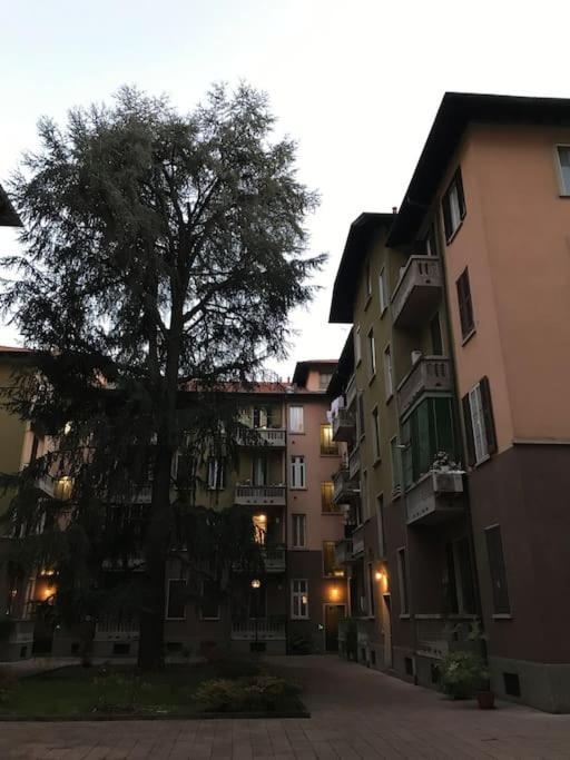 Appartamento In Zona Bocconi Milão Exterior foto